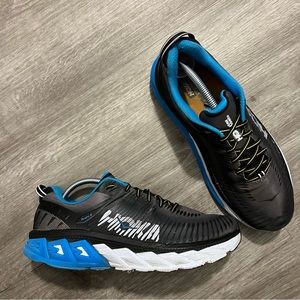 Hoka One One Arahi 2 Sneakers